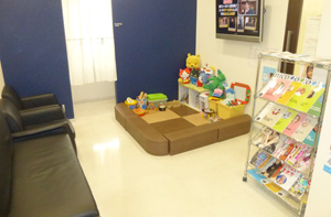 キッズコーナー付待合室
